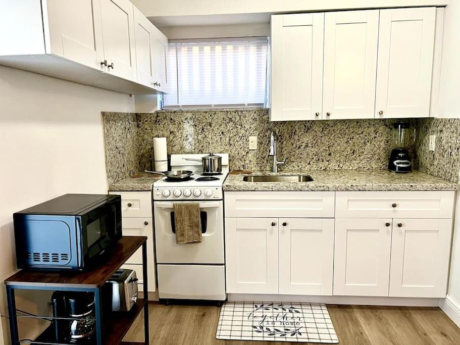 Intimate Casita Mia Minutes Away From Airport, Calle 8, Brickell, Coral Gables, The Beach And More! Маямі Екстер'єр фото