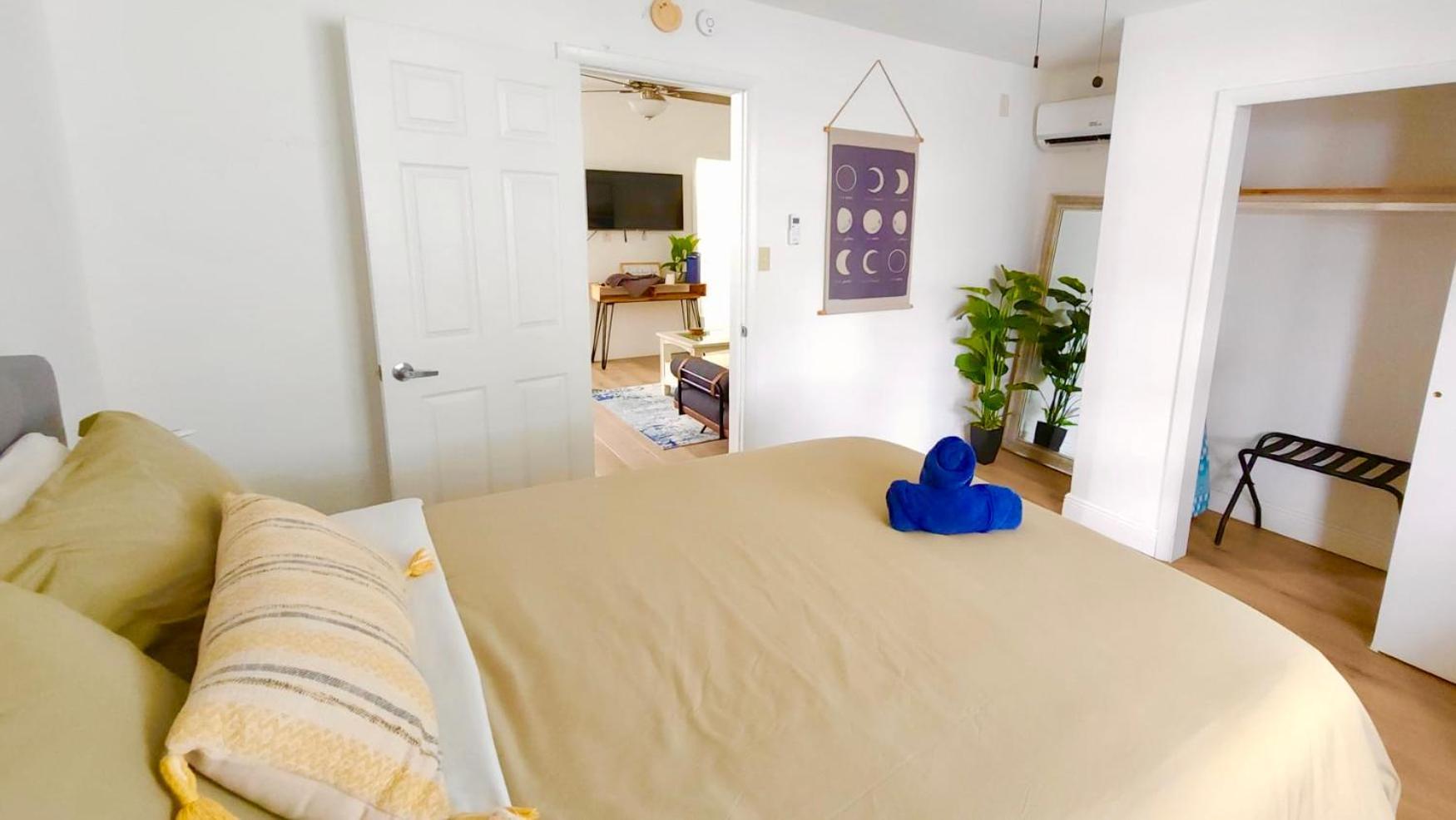 Intimate Casita Mia Minutes Away From Airport, Calle 8, Brickell, Coral Gables, The Beach And More! Маямі Екстер'єр фото